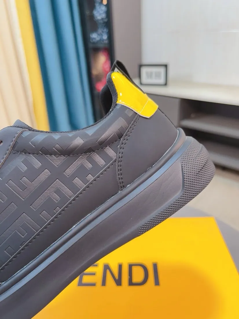 Men's Men's Shoes💰420🌹🌹[FENDI] Fendi's classic and comfortable men's, this complex sneaker is made of soft calfskin➕genuine leather lining➕original ultra-light rubber material with rough outsole. This unique and light style is suitable for the casual and refined sensibility of this season. It is comfortable and natural on the feet. It is an everyday style for casual travel in autumn and winter! 38/44
